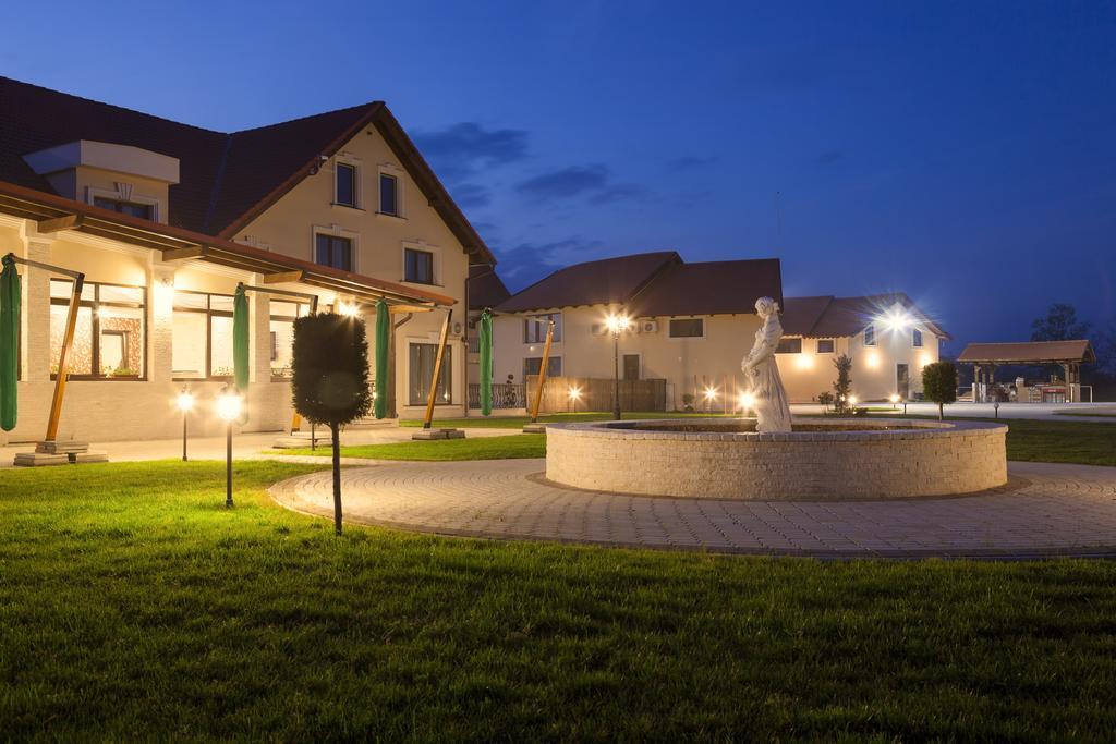 Allegria Hotel Alba Iulia Exteriör bild